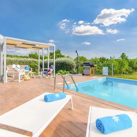 Chic Villa *
