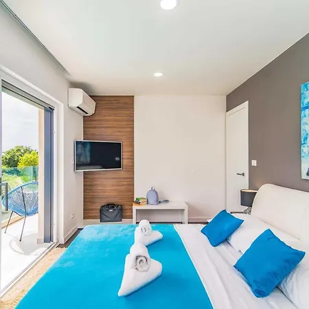 Chic Vila *